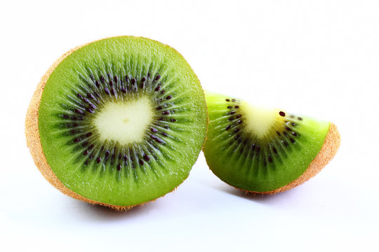 kiwi with slice