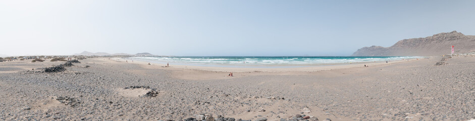 Fototapeta na wymiar panorama di spiaggia a lanzarote