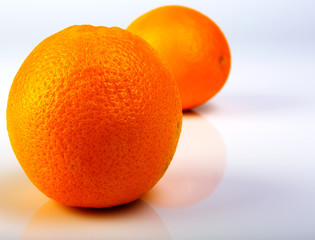 Апельсины белый фон