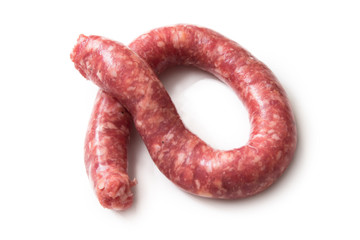 Salsiccia fresca su fondo bianco