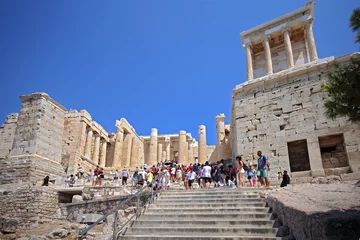 Foto op Plexiglas Athens, Greece, August, 30, 2016. Tourists look at propylaia in Athens Acropolis, Greece. It is a UNESCO world heritage building. © Pavel Kirichenko
