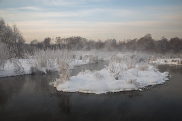 Река Пехорка с инеем на деревьях © spanikratov