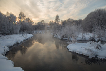 Река Пехорка с инеем на деревьях © spanikratov