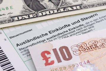 Steuererklärung für Finanzamt für ausländische Einkünfte © Wolfilser