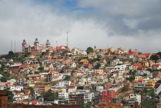 Colline d'Antananarivo couronn&eacute;e du Palais Andafiavaratra, Madagascar