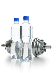 Obraz premium Bottle water and dumbbell.