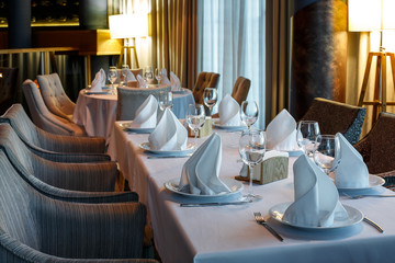 table setting in restaurant