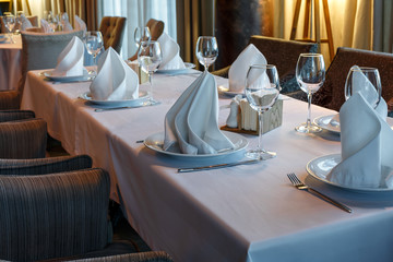 table setting in restaurant