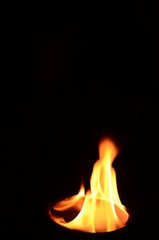 z&uuml;ngelnde Flammen