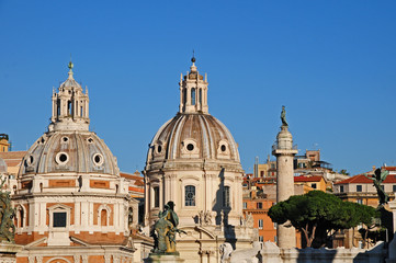Fototapeta na wymiar Roma, chiese SS nome di Gesù e Madonna di Loreto con Colonna Traiana