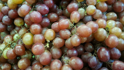 Photo with several red grapes