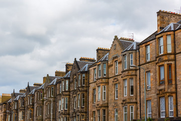 Fototapeta na wymiar typical old row buildings in Edinburgh