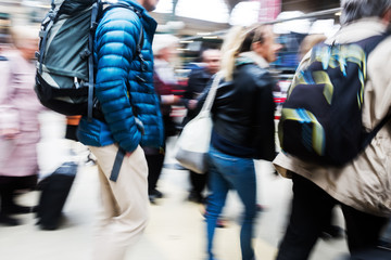 Obraz premium people at the station in motion blur