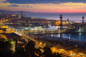 Fototapeta na wymiar Dawn view of Barcelona
