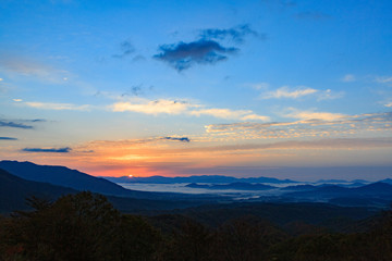 昇る朝日と雲海 -蒜山高原 鬼女台（きめんだい）展望休憩所より-