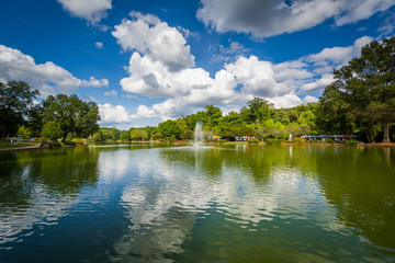 Fototapeta na wymiar Beautiful clouds over the lake at Freedom Park, in Charlotte, No