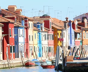 Fototapeta na wymiar Colourfully painted houses on Burano island near Venice in north