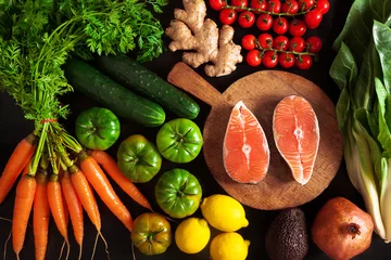 Fototapeten vegetables and fish healthy food background © irynagrygorii