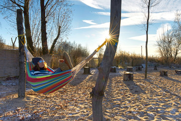 Outdoor Camping im Winter am See