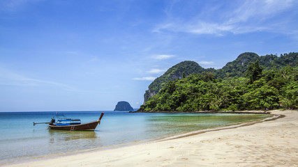 Fototapeta na wymiar Koh Muk beach in Thailand