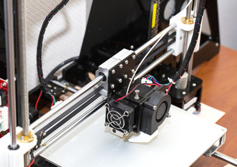 Obraz premium 3d printer mechanism working yelement design of the device during the processes