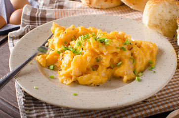 Scrambled eggs with buns © Stepanek Photography