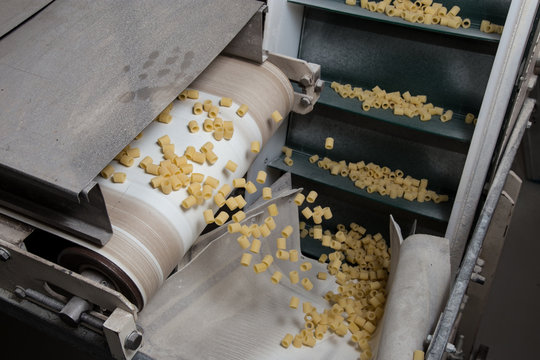 Fabbrica di produzione di pasta corta ditalini