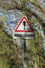 attention route inondée