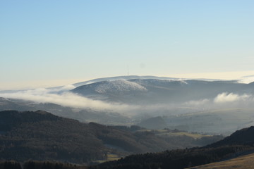 Wälder in Wolken