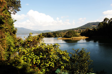 Naklejka premium Lago y naturaleza en Zirahuen Michoacan