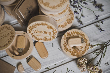 Wooden box for flash drives and the envelopes for the invitation