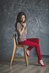 Studio portrait of woman in red jeans 6943.
