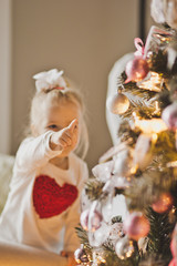 Portrait of a child in Christmas decorations 7282.