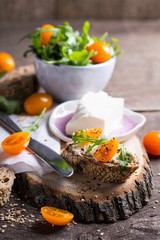 Bread with tomatoes