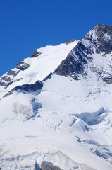 Fototapeta na wymiar Der Aufstieg zum Piz Bernina, einer der höchsten Gipfel des Oberengadins, ist schwierig