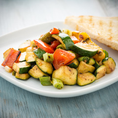 gegrilltes Gemüse und Toast - grilled veggies and toast
