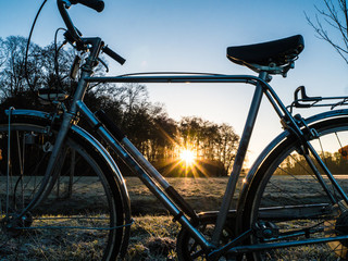 Naklejka premium Silver retro bike on a cold winter morning