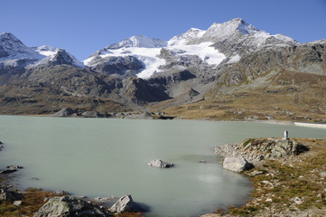 Bernina Hospitz.: Malerische Gebirgslandschaft beim Lago Bianco