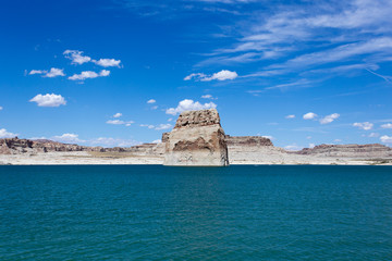 Fototapeta na wymiar Lone rock in Lake Powell, Arizona (USA)