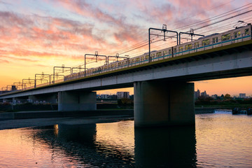 夕暮れの高架橋