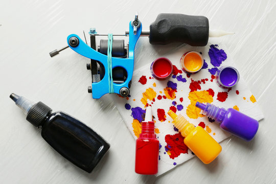 Naklejki Tattoo machine and supplies on table