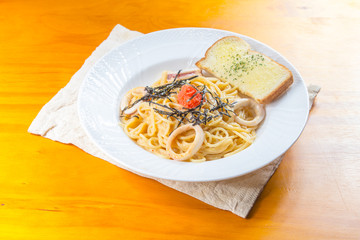 creamy seafood pasta