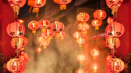 Fotobehang Chinese nieuwe jaarlantaarns in de stad van China. © toa555