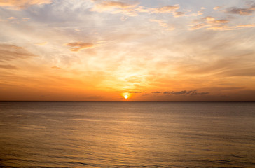 Obraz premium Top view of sunrise above the sea