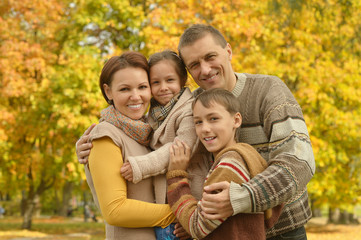 Fototapeta premium Family relaxing in autumn park