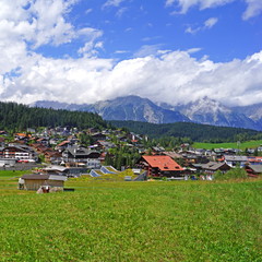 Fototapeta na wymiar SEEFELD ( Tirol ) - Stadtpanorama
