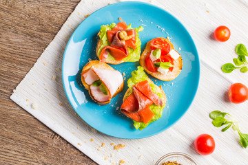 Bruschetta with salmon and bacon