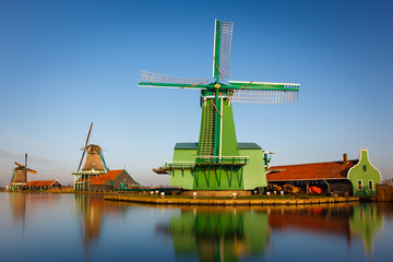 Fototapeta na wymiar traditional Dutch windmills