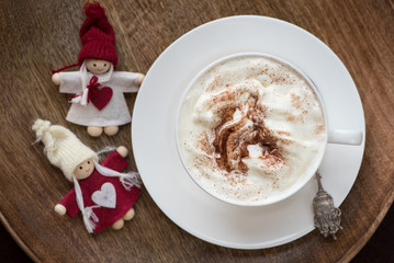 Heiße Schokolade mit Sahne