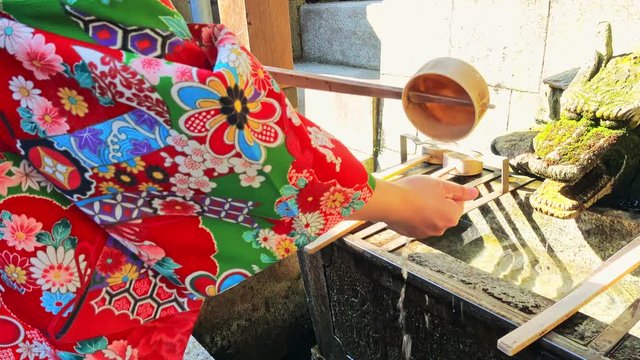 Wash hands with Japanese Cho-Zu